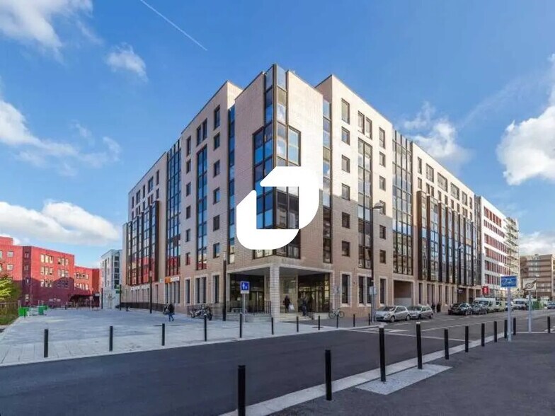 14 Avenue Gustave Eiffel, Montigny-le-Bretonneux à louer - Photo de l’immeuble – Image 1 sur 7