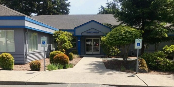 981 NE 21st Ct, Oak Harbor, WA à louer - Photo de l’immeuble – Image 1 sur 1