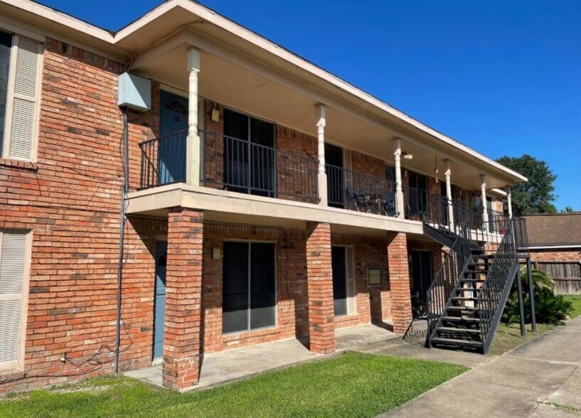 617 E South St, Alvin, TX à vendre - Photo de l’immeuble – Image 3 sur 10