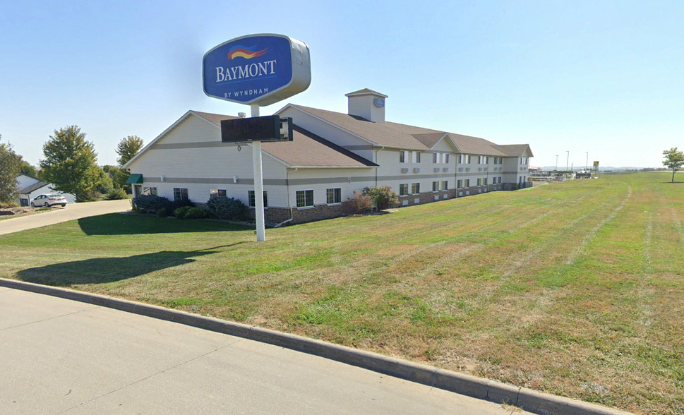 5015 Ridgeway Dr, Harlan, IA à vendre - Photo de l’immeuble – Image 1 sur 15