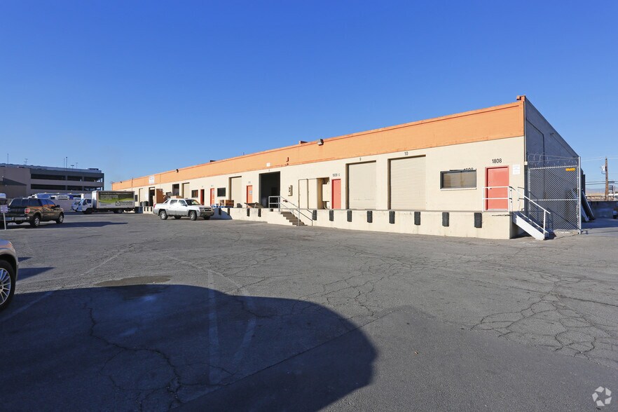 1808-1816 Industrial Rd, Las Vegas, NV à louer - Photo principale – Image 1 sur 6