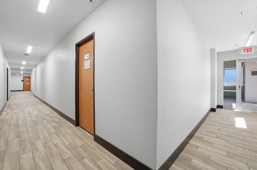 1801 S Rainbow Blvd, Las Vegas, NV à louer - Photo de l’immeuble – Image 2 sur 23