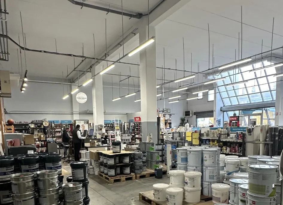 Local d’activités dans Aubagne à louer Photo de l’immeuble– Image 1 sur 12