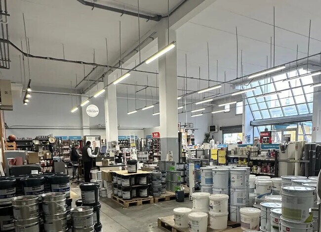 Plus de détails pour Local d'activités à louer