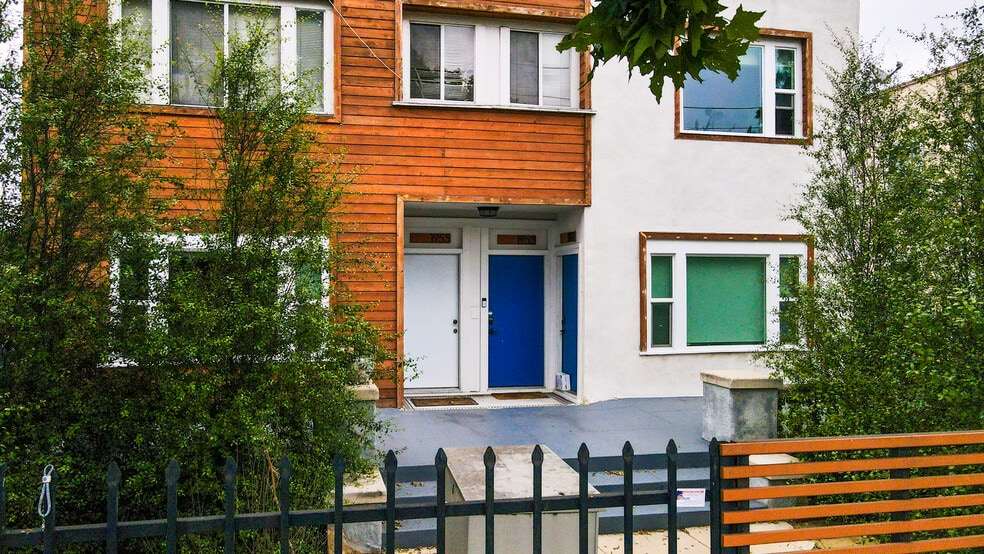 3994 S Wilton Pl, Los Angeles, CA à vendre - Photo de l’immeuble – Image 3 sur 11