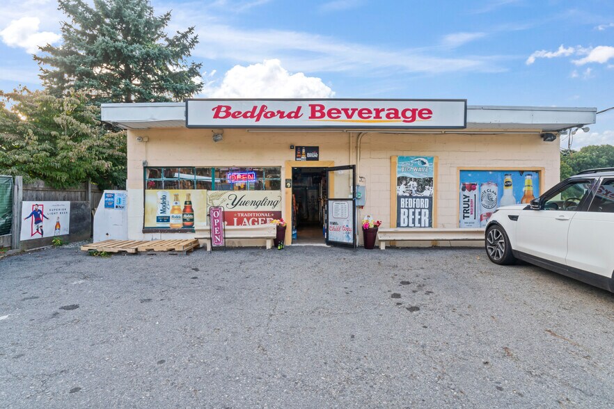 545 Bedford Rd, Bedford Hills, NY à louer - Photo de l’immeuble – Image 3 sur 4