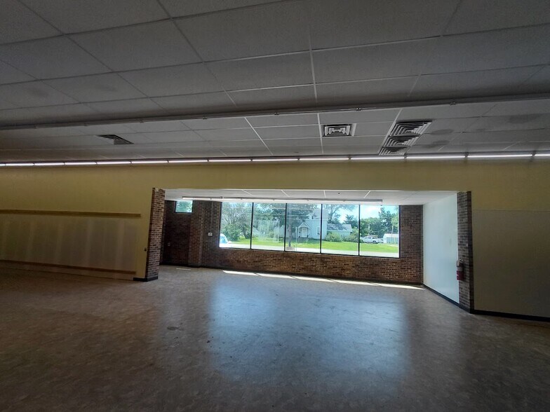 109 E Clark St, La Plata, MO à louer - Photo de l’immeuble – Image 2 sur 4