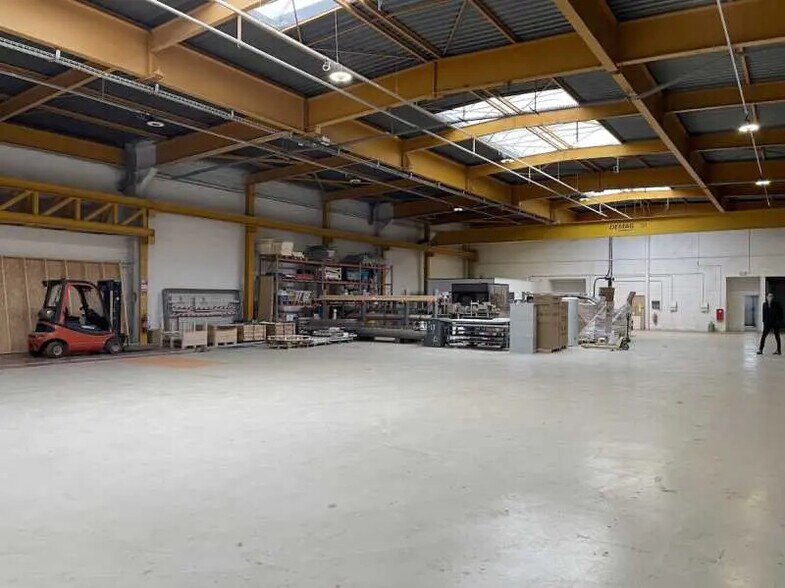 Industriel/Logistique dans Le Petit-Quevilly à louer - Photo de l’immeuble – Image 1 sur 3