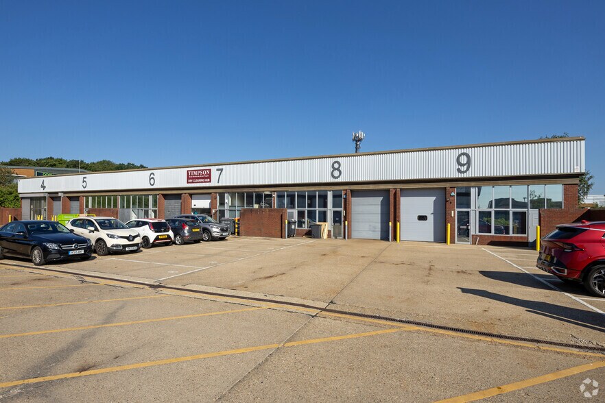 Hall Rd, Hemel Hempstead à louer - Photo de l’immeuble – Image 3 sur 3