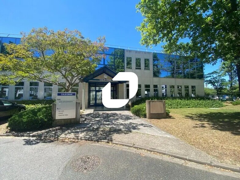 Bureau dans Éragny à louer - Photo de l’immeuble – Image 1 sur 11