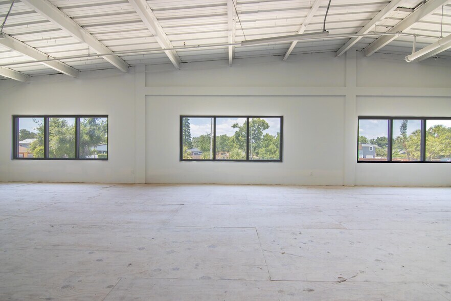 2430 5th Ave S, Saint Petersburg, FL à louer - Photo de l’immeuble – Image 2 sur 22