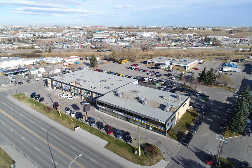3920-3928 Edmonton Trl NE, Calgary, AB à louer - Photo de l’immeuble – Image 2 sur 3