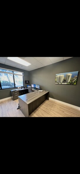 600 Capital St, Jupiter, FL à louer - Photo de l’immeuble – Image 3 sur 8