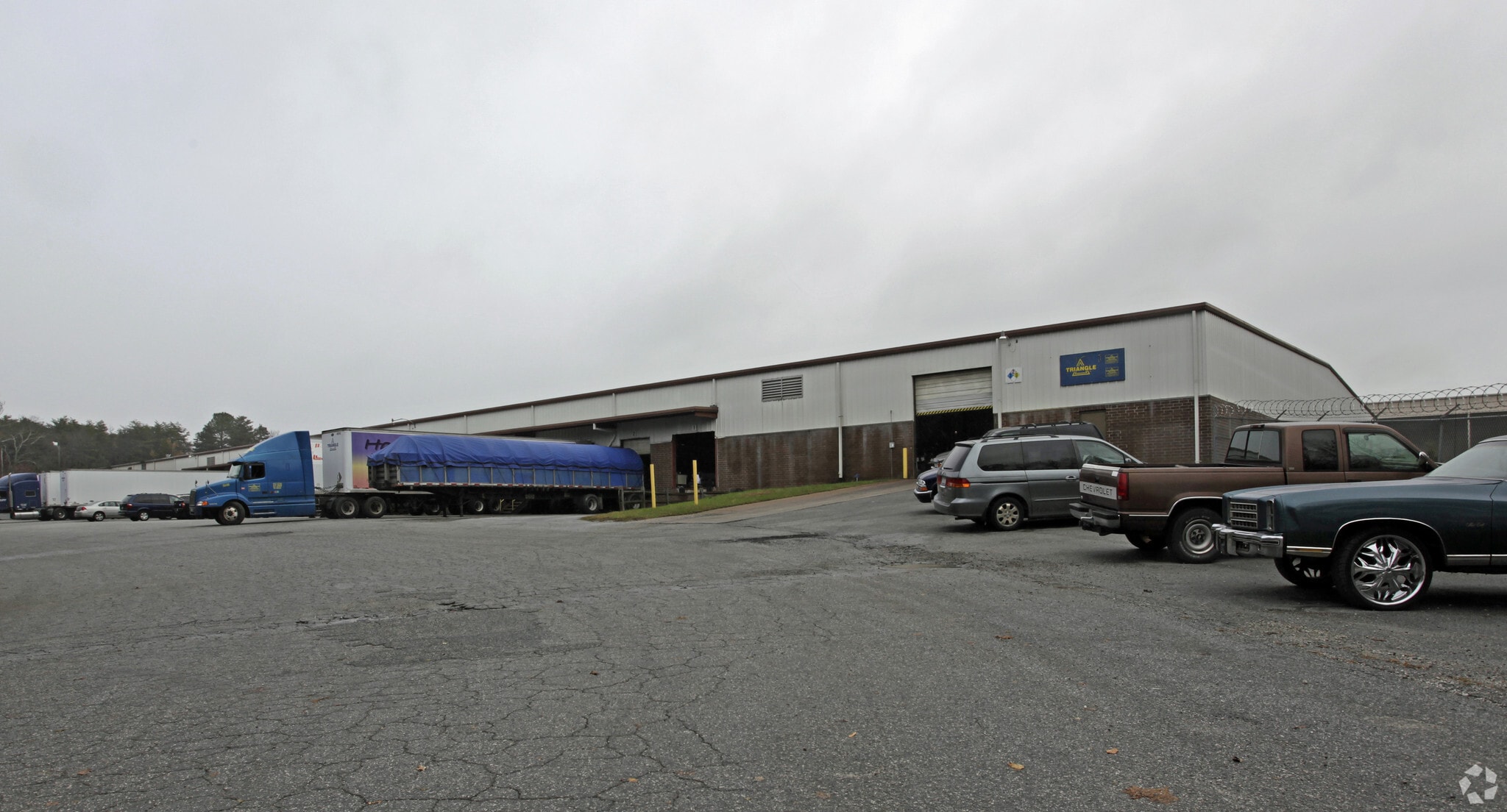 201 Aero Ct, Greensboro, NC à louer Photo principale– Image 1 sur 4