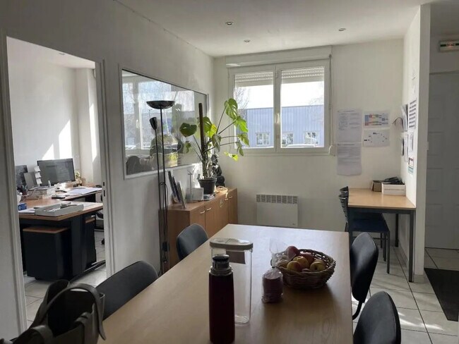 Plus de détails pour Bureau à louer