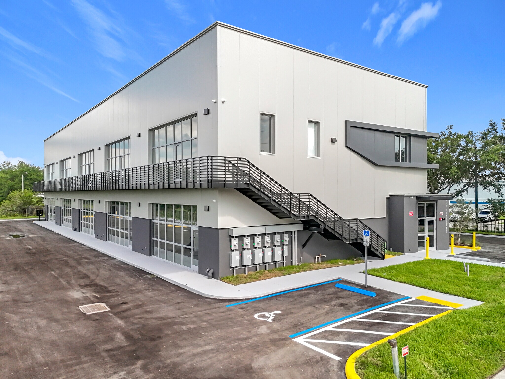 705 Hennis Rd, Winter Garden, FL à louer Photo principale– Image 1 sur 15