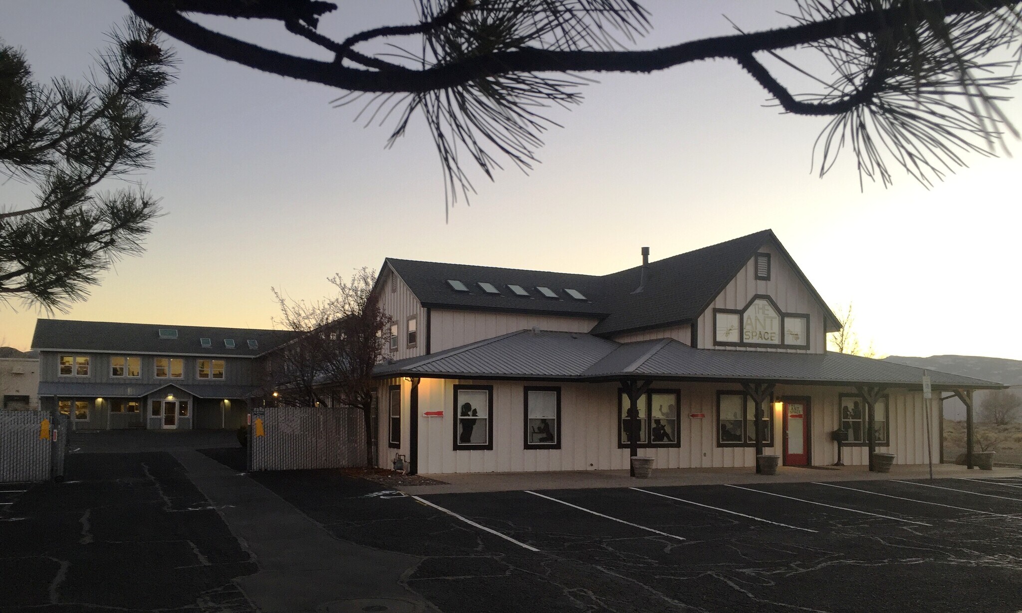 1925 E Prater Way, Sparks, NV à vendre Photo principale– Image 1 sur 59