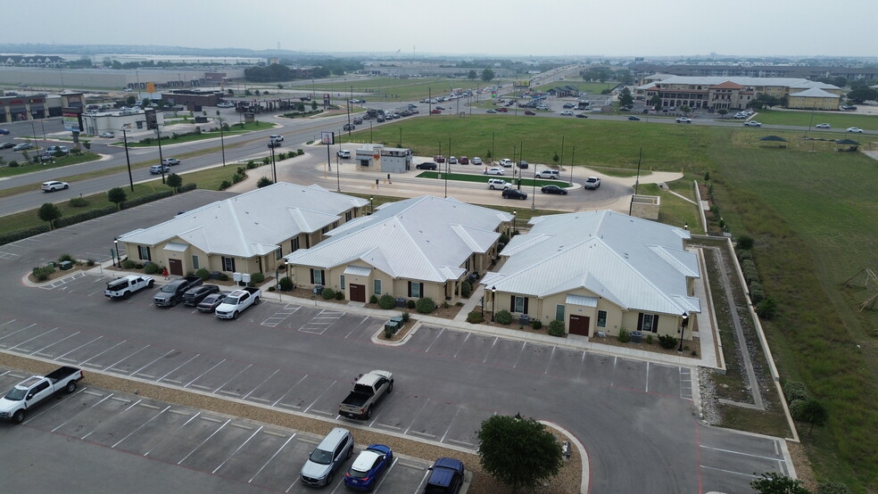 1067 Fm 306, New Braunfels, TX à louer - Photo de l’immeuble – Image 1 sur 9