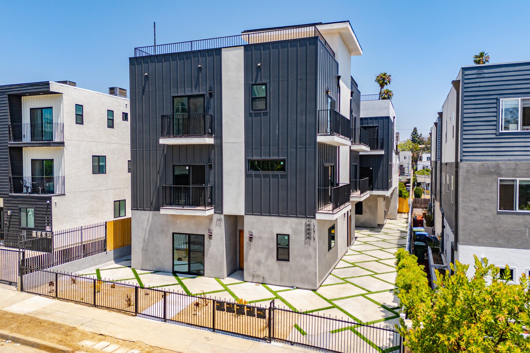 242 N Dillon St, Los Angeles, CA à vendre Photo principale– Image 1 sur 44
