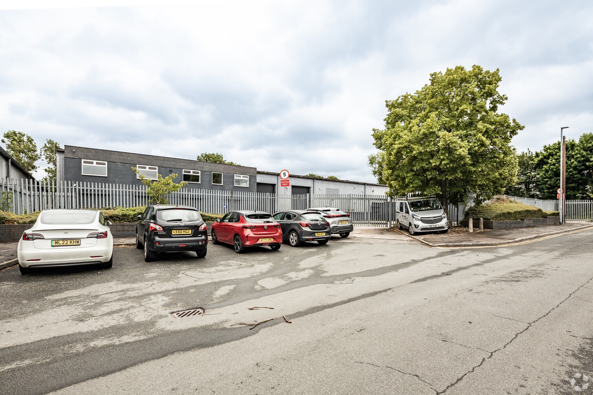 Roundthorn Industrial Estate, Ennis Close, Manchester à louer Photo de l’immeuble– Image 1 sur 7