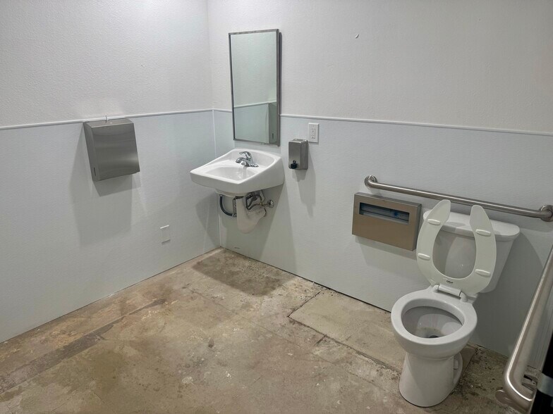 6400-6436 E Stearns St, Long Beach, CA à louer - Photo de l’immeuble – Image 3 sur 5