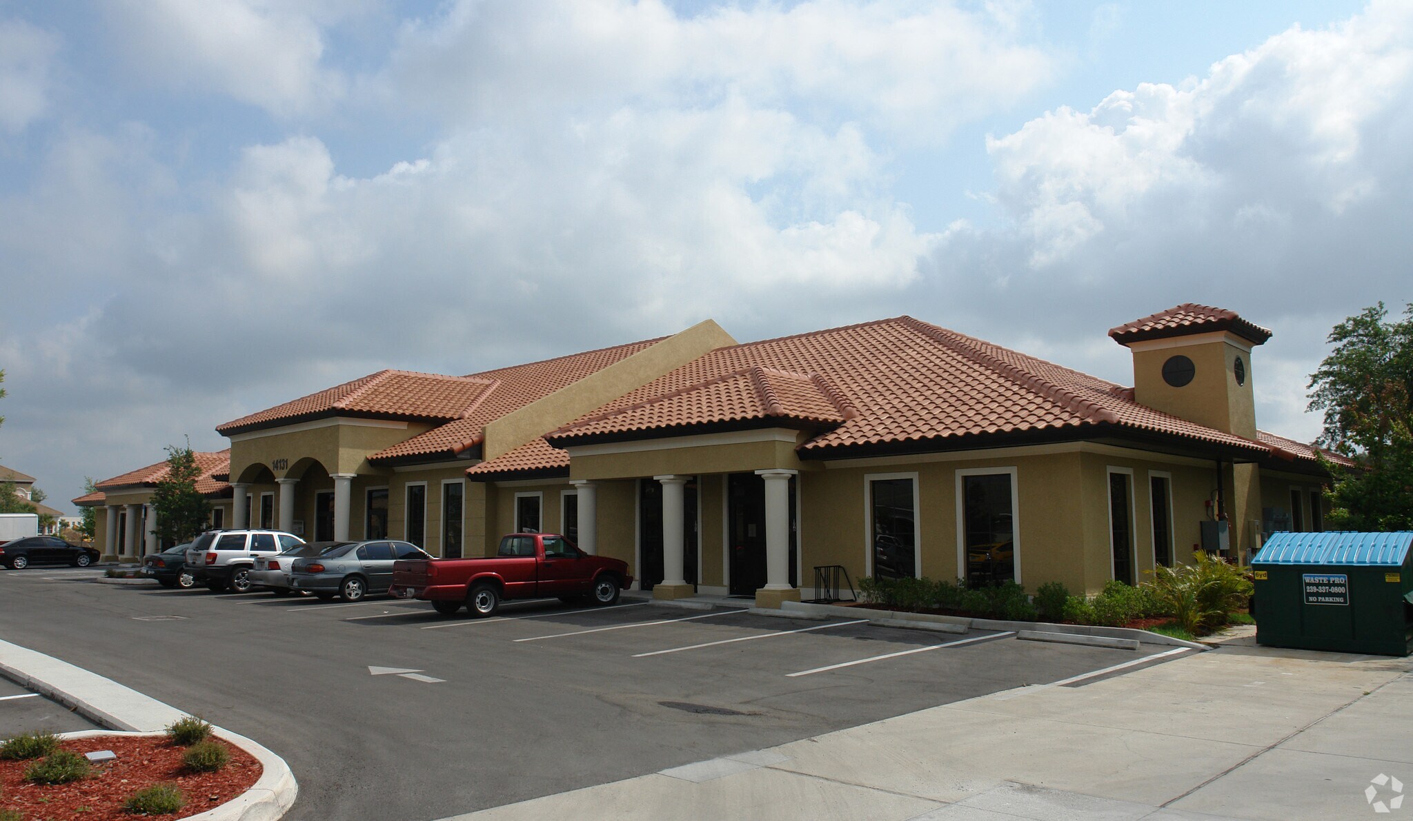 14131 Metropolis Ave, Fort Myers, FL à louer Photo de l’immeuble– Image 1 sur 14