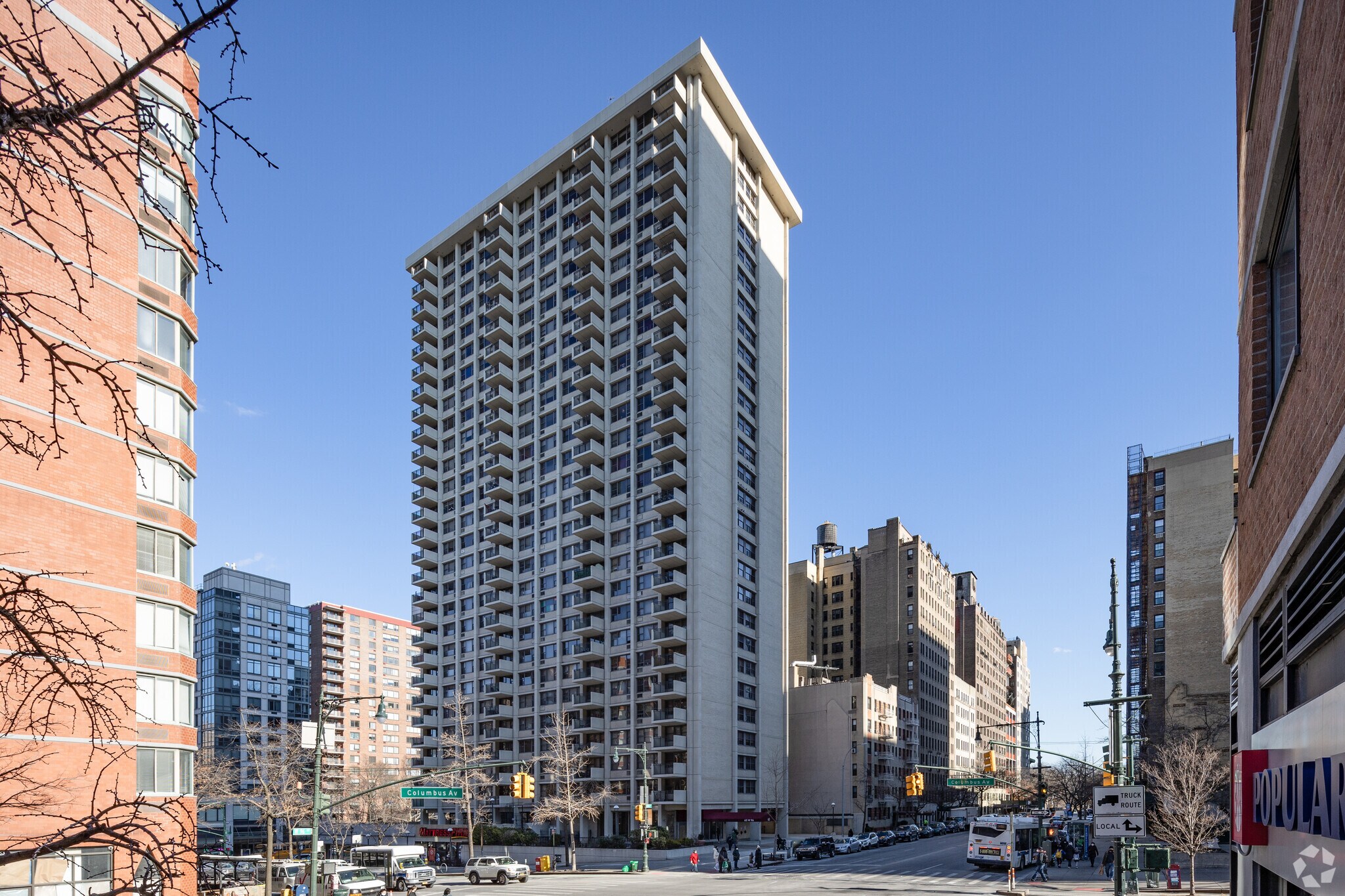 741 Columbus Ave, New York, NY à louer Photo principale– Image 1 sur 7