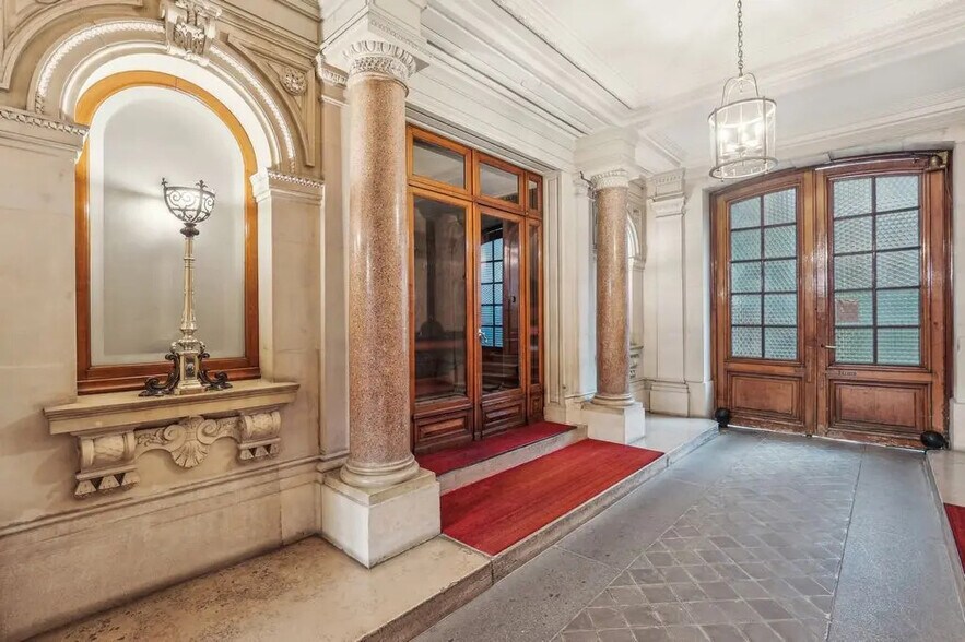 Bureau dans Paris à vendre - Hall d’entrée – Image 2 sur 12