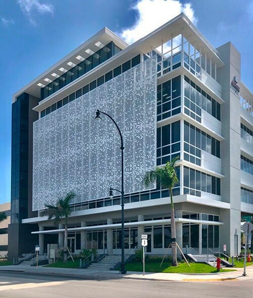 100 N Federal Hwy, Hallandale Beach, FL à louer - Photo de l’immeuble – Image 1 sur 11