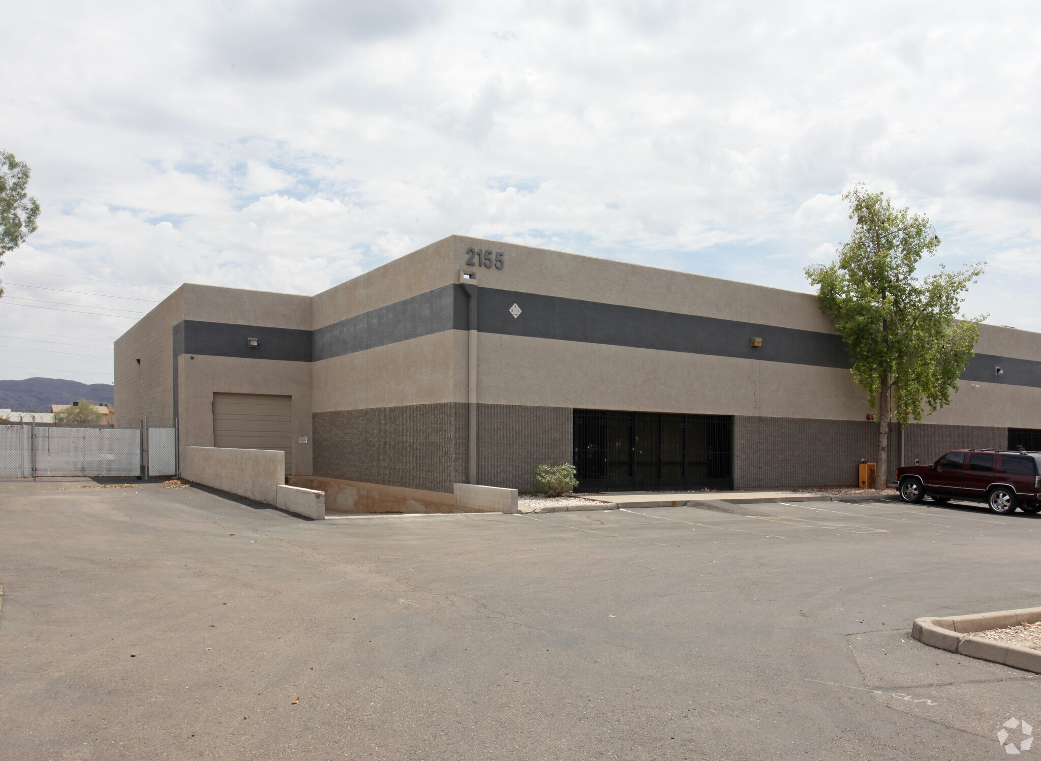 2155 E Jones Ave, Phoenix, AZ à louer Photo principale– Image 1 sur 4