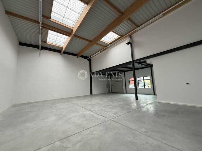Plus de détails pour 555 Avenue Marguerite Perey, Lieusaint - Local d’activités à vendre