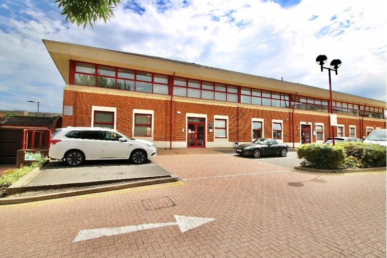 Woodbrook Crescent, Billericay à louer - Photo de l’immeuble – Image 2 sur 2