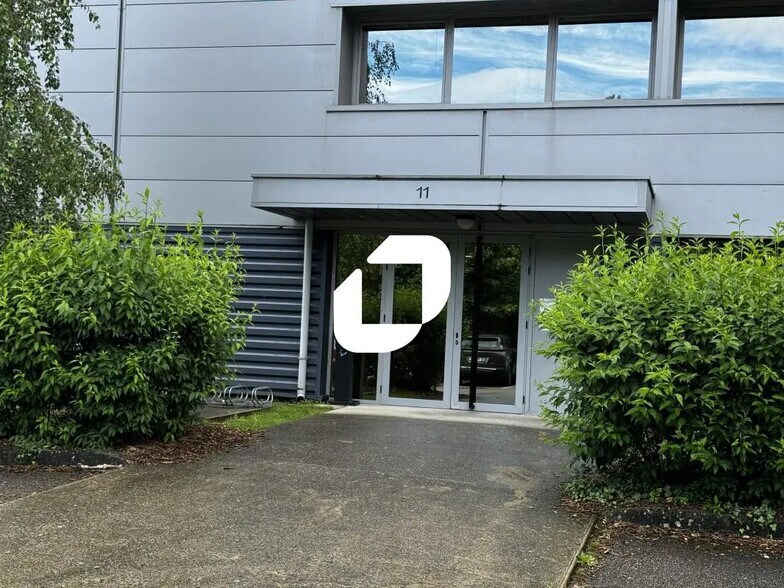 Bureau dans Fontaine à louer - Photo de l’immeuble – Image 2 sur 10