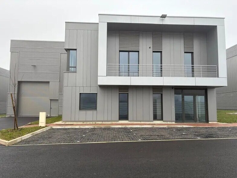 Local d’activités dans Courtry à louer - Photo de l’immeuble – Image 1 sur 12