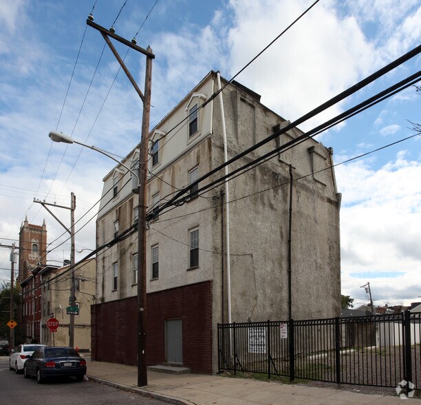1300-1302 S 4th St, Philadelphia, PA à vendre - Photo de l’immeuble – Image 2 sur 3