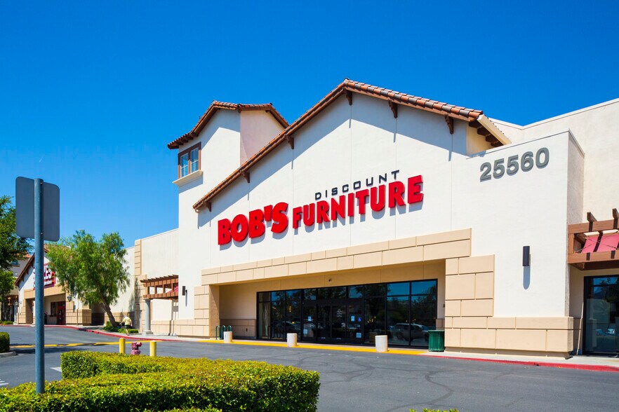 25450 The Old Rd, Valencia, CA à louer - Photo de l’immeuble – Image 3 sur 37