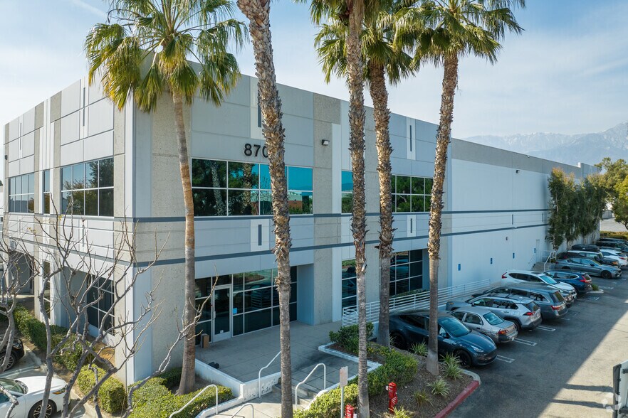 8700 White Oak Ave, Rancho Cucamonga, CA à louer - Photo de l’immeuble – Image 1 sur 7
