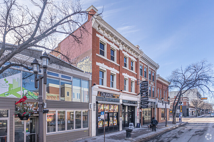 10355-10357 Whyte Av NW, Edmonton, AB à louer - Photo de l’immeuble – Image 1 sur 5