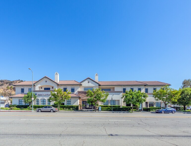 9116 Sunland Blvd, Sun Valley, CA à vendre - Photo de l’immeuble – Image 1 sur 19