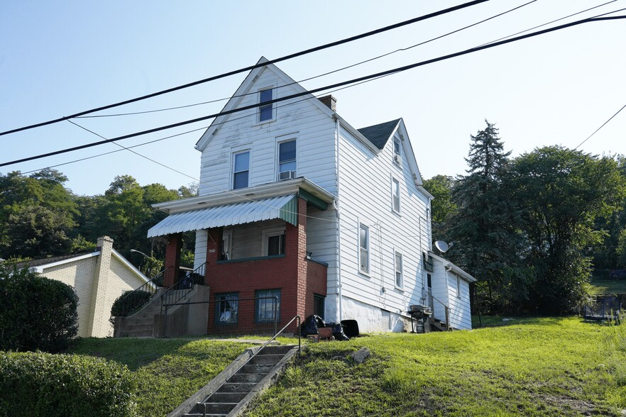 625 Delaware Ave, Glassport, PA à vendre - Photo principale – Image 1 sur 1