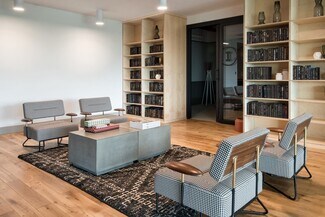 Plus de détails pour 5049 Edwards Ranch Rd, Fort Worth, TX - Coworking à louer