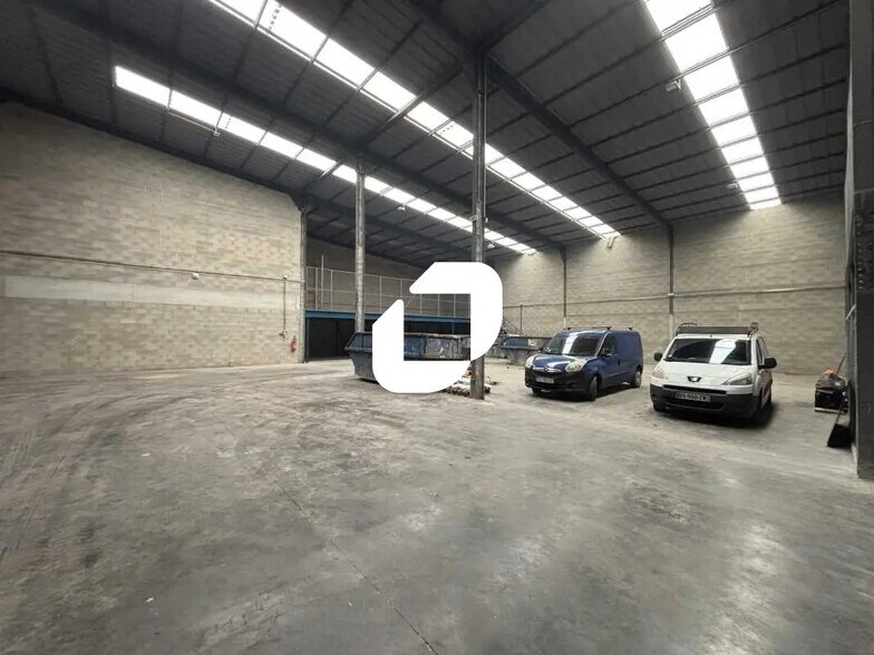 Local d’activités dans Saint-Germain-lès-Arpajon à louer - Photo de l’immeuble – Image 3 sur 16