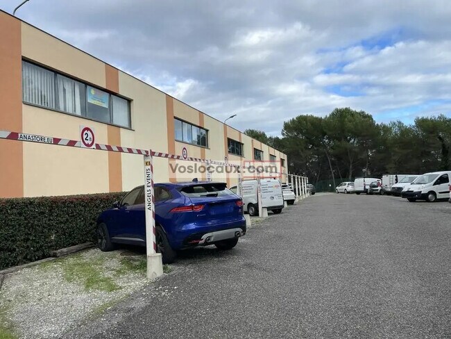 Plus de détails pour Local d'activités à louer