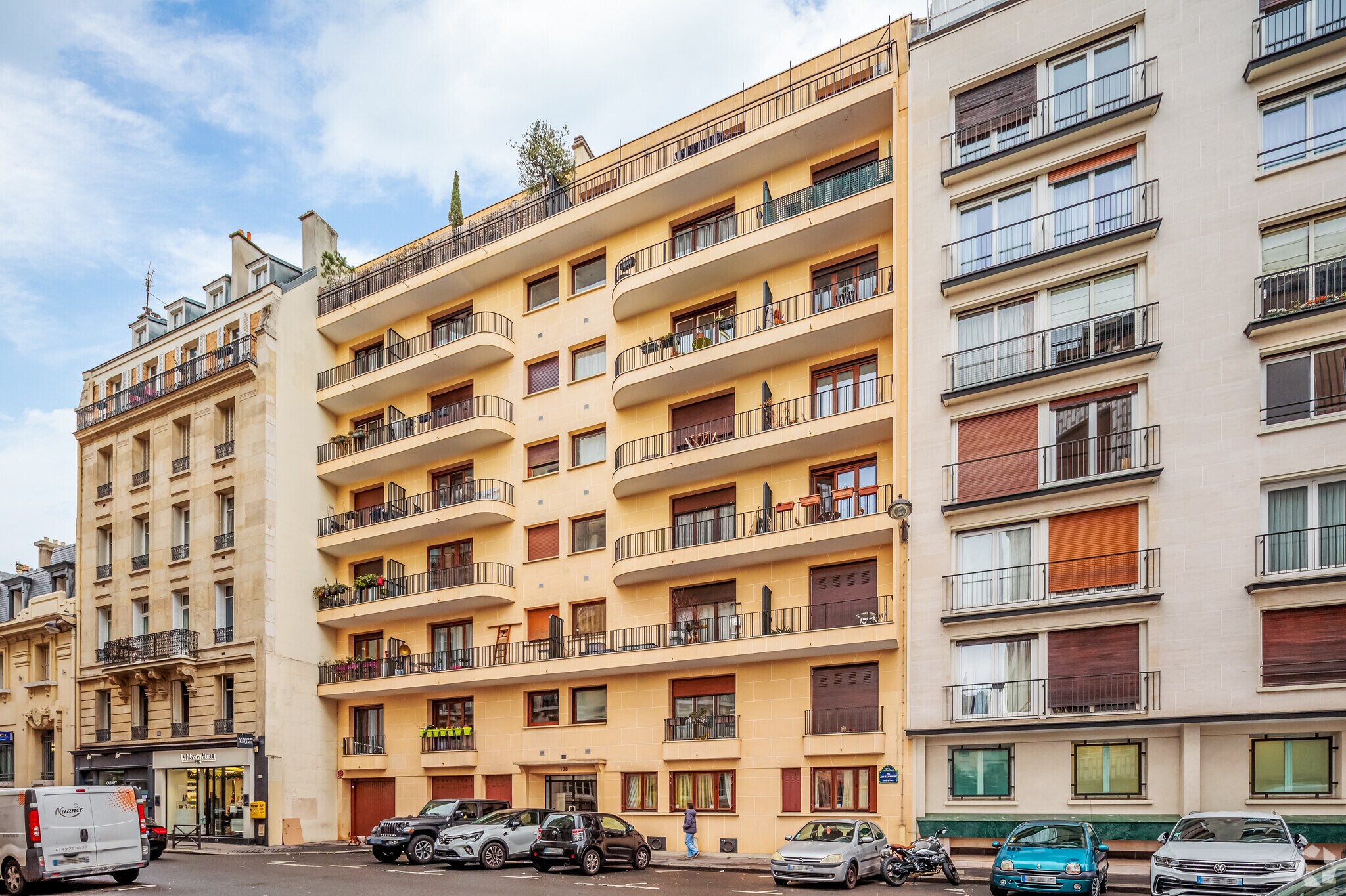 Immeuble residentiel dans Paris à vendre Photo principale– Image 1 sur 3