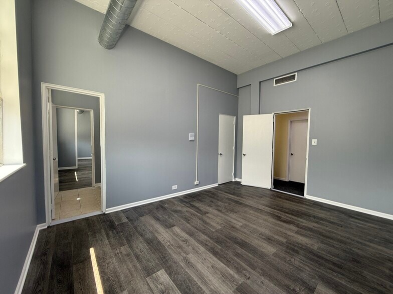 2252-2260 N Elston Ave, Chicago, IL à louer - Photo de l’immeuble – Image 3 sur 10