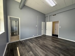 2252-2260 N Elston Ave, Chicago, IL à louer Photo de l’immeuble– Image 2 sur 7