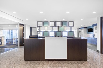 421 7th Ave SW, Calgary, AB à louer Photo intérieure– Image 1 sur 5
