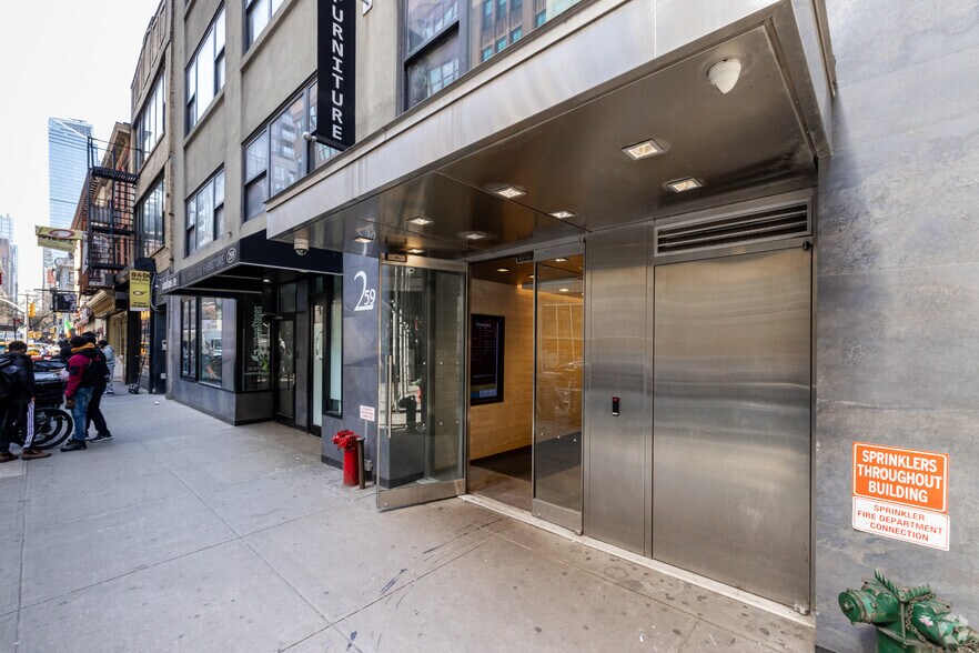 259 W 30th St, New York, NY à louer - Photo de l’immeuble – Image 3 sur 8