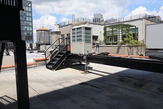 419 W 13th St, New York, NY à louer Photo intérieure– Image 2 sur 3