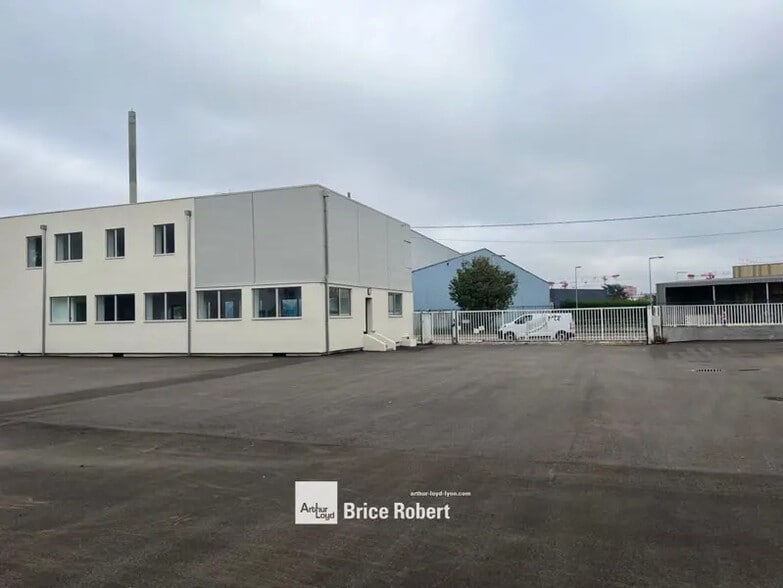 101 Rue du Dauphiné, Saint-Priest à louer - Photo de l’immeuble – Image 3 sur 4